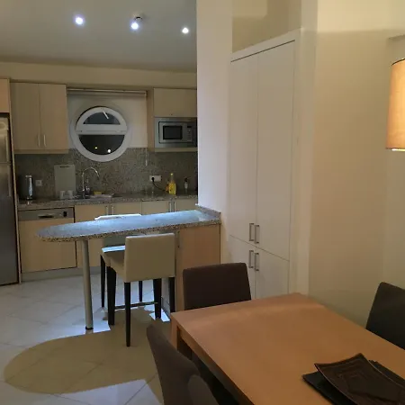 Kusadasi Penthouse شقة
